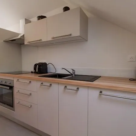 2 Ch, Accueillant Et Equipe, A - Fr-1-812-60